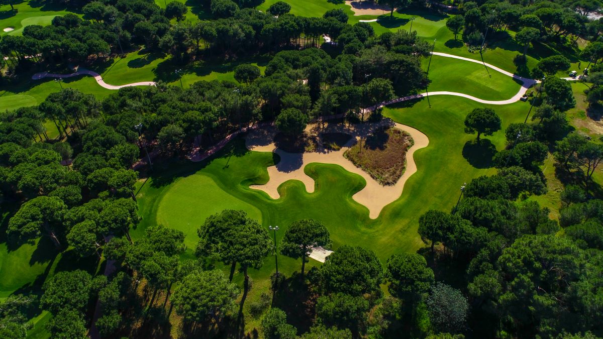 Bunkers around the green at Montgomerie Maxx Royal Golf Course