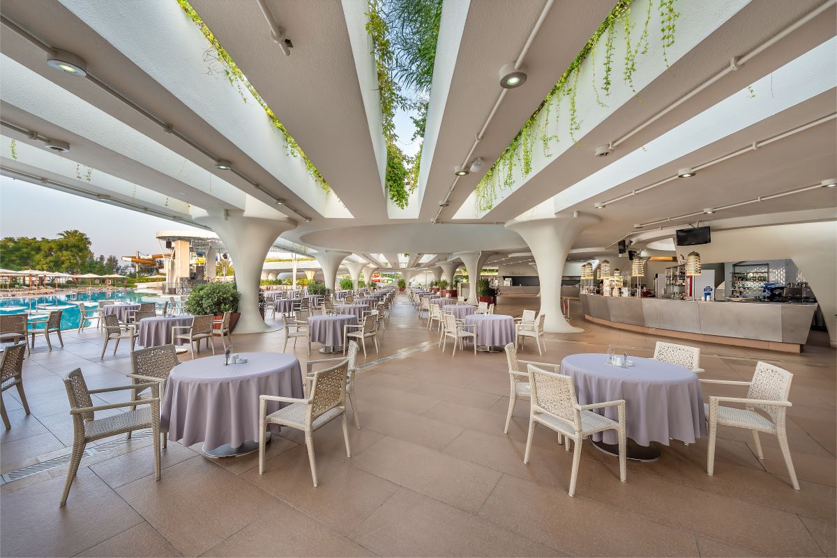 Tables and chairs in Cornelia Diamond Resort set for service