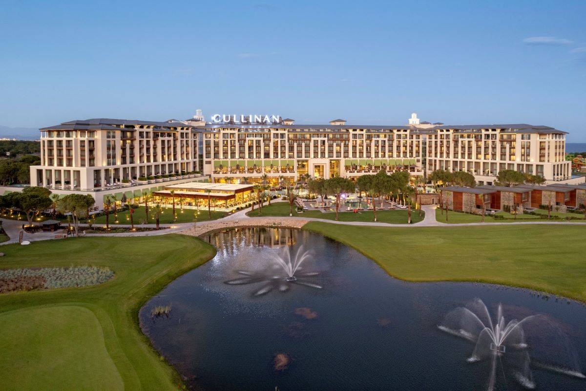 Cullinan resort with lake in front and blue sky above