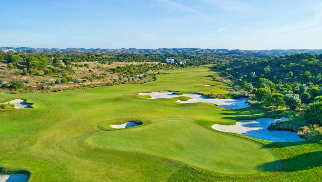 Large green protected by the bunker at Monte Rei Golf & Country Club