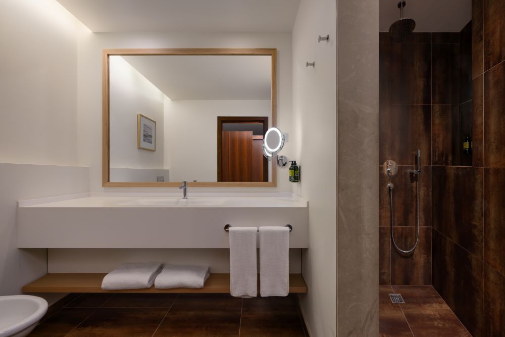 Bathroom with sink and towels at Marriott Residences Salgados Resort