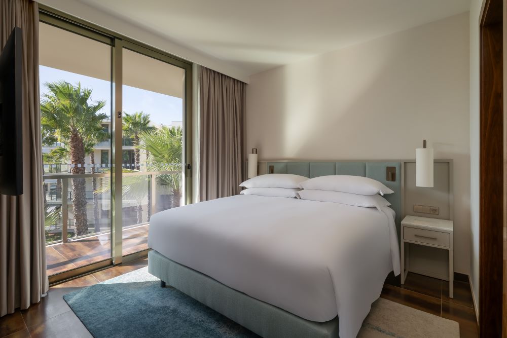 Double bed and balcony at Marriott Residences Salgados Resort