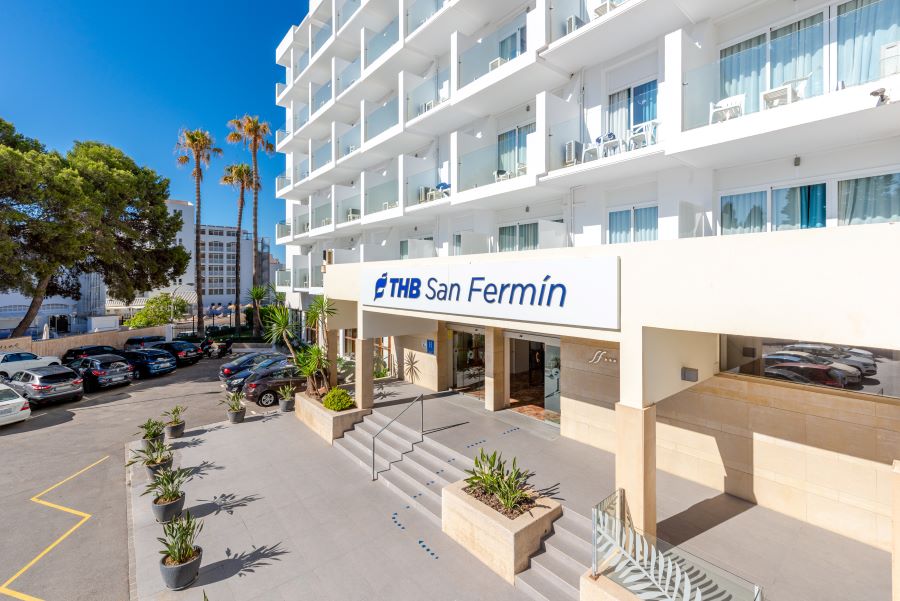 Exterior of THB San Fermin Benalmadena overlooking the car park