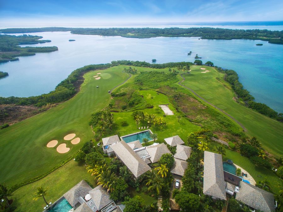 Blue sea of Indian Ocean in front of Anahita Golf in Mauritius