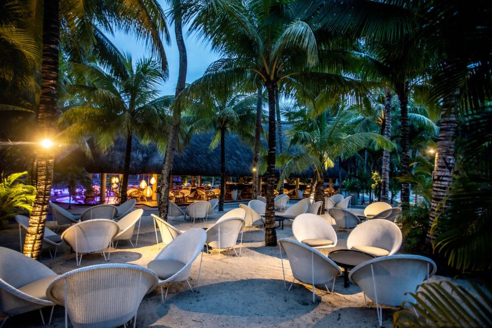 Al fresco dining at Canonnier Beachcomber Golf Resort & Spa