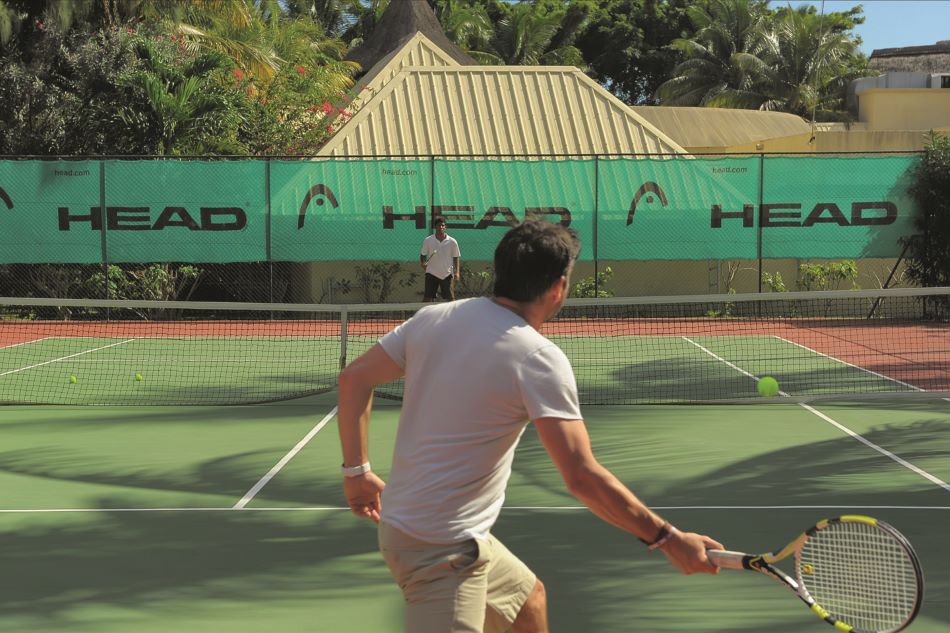 Tennis players on court at Canonnier Beachcomber Golf Resort & Spa