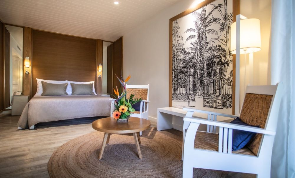 Bedroom with furniture at Canonnier Beachcomber Golf Resort & Spa