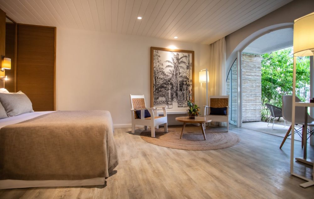 Table and chairs in bedroom at Canonnier Beachcomber Golf Resort & Spa