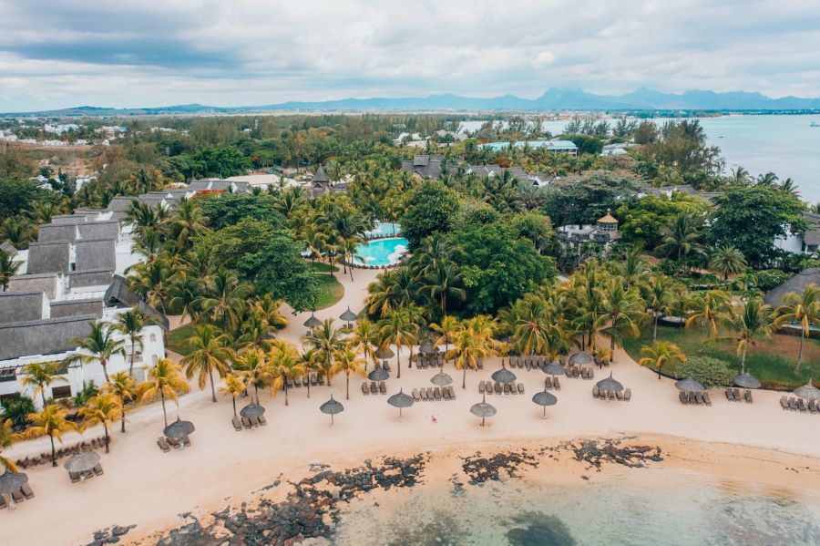 Canonnier Beachcomber Golf Resort & Spa on the beachfront