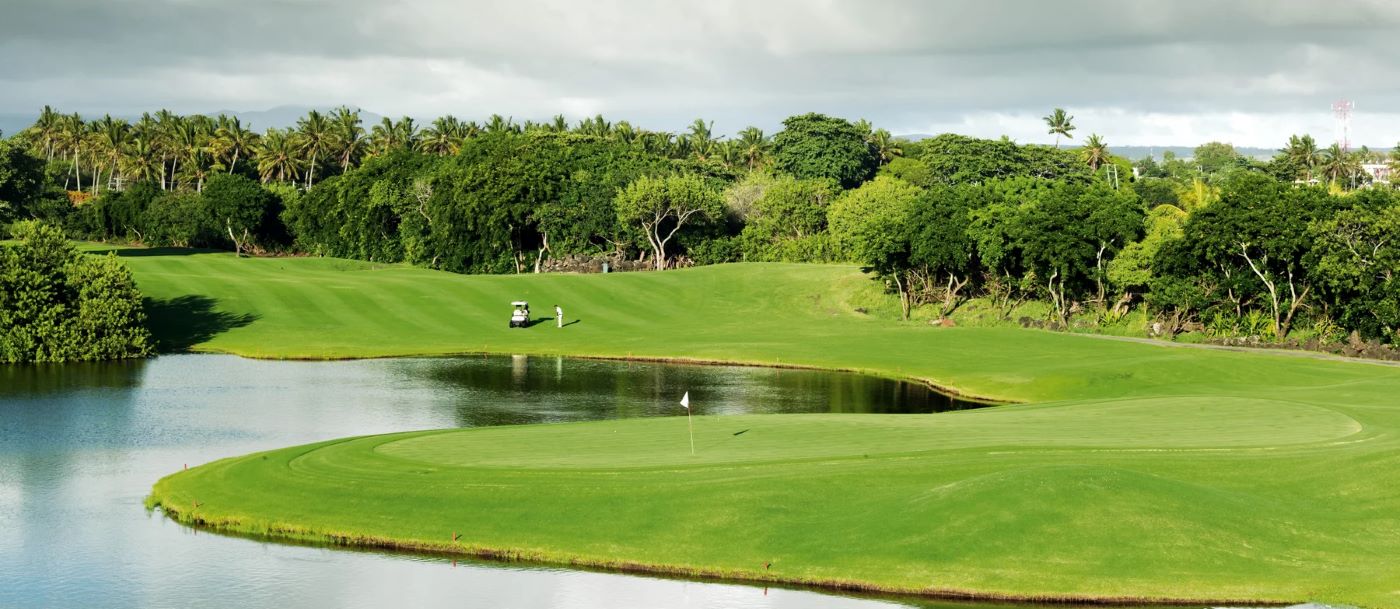 Water to the left of the hole on Links Course in Mauritius