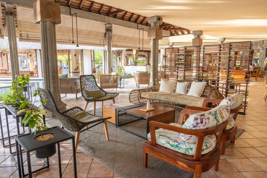 Lobby area with seating at Dinarobin Beachcomber Golf Resort & Spa