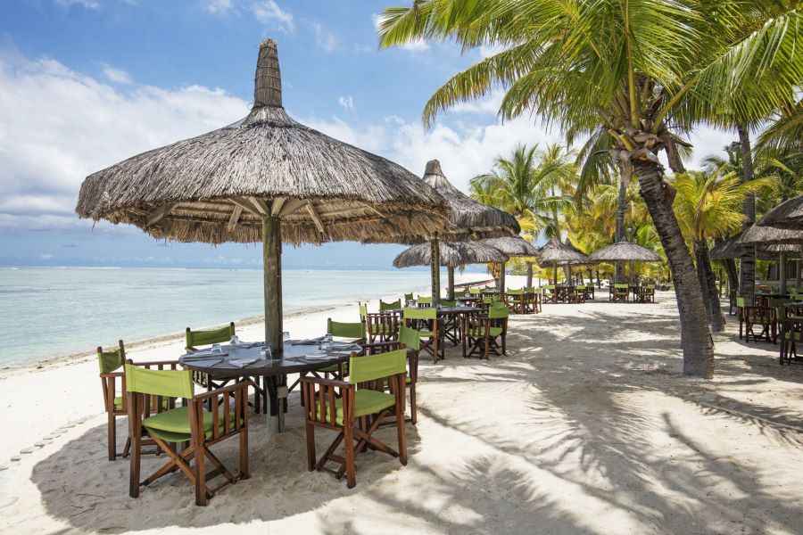 Al fresco dining at Dinarobin Beachcomber Golf Resort & Spa