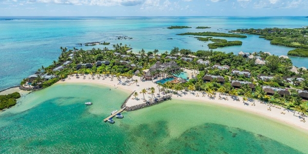 Four Seasons Resort Mauritius at Anahita on the beach, facing the Indian Ocean and surrounded by turquoise water