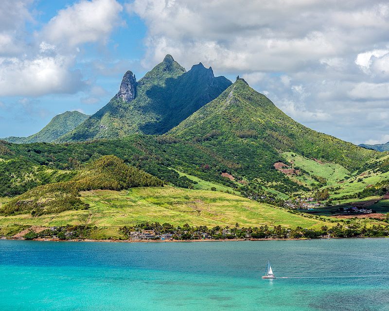 Mountain scenery at Four Seasons Resort Mauritius at Anahita