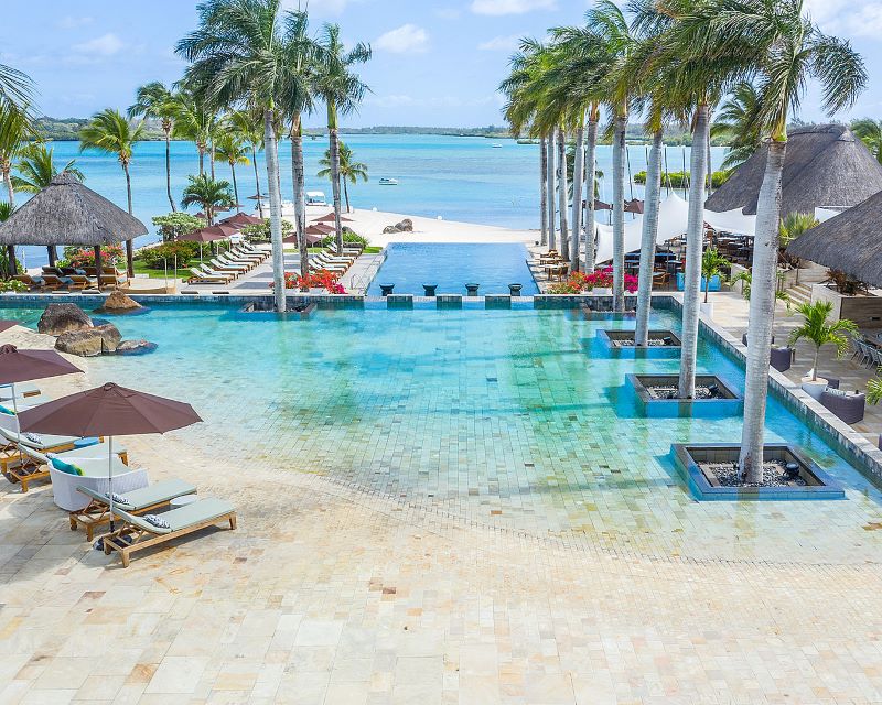 Turquoise water in pool at Four Seasons Resort Mauritius at Anahita