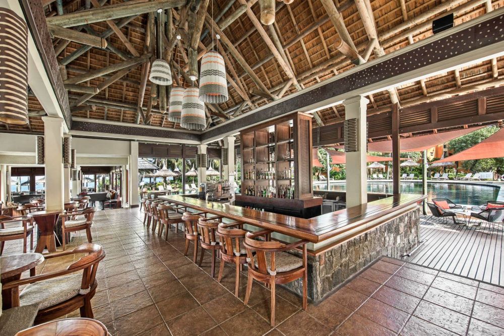 Bar with stools at Heritage Awali Golf & Spa Resort