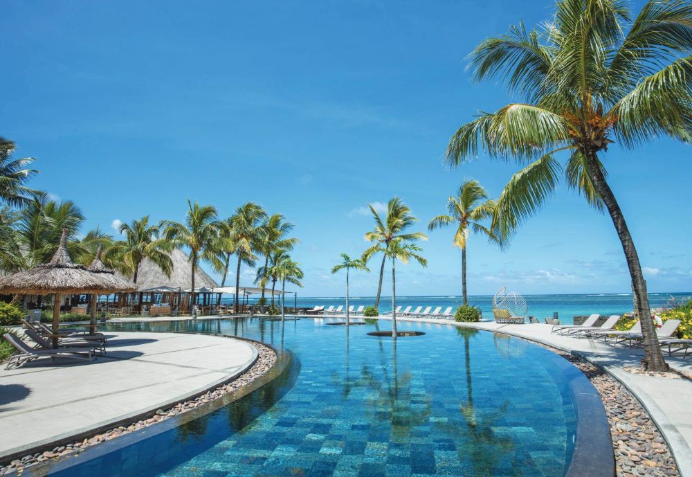 Curved swimming pool facing the beach at Heritage Awali Golf & Spa Resort