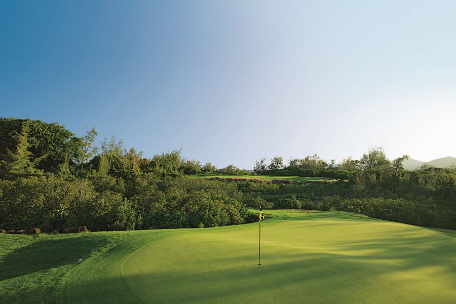 Green grass and blue sky overlooking Ile aux Cerfs Golf Club