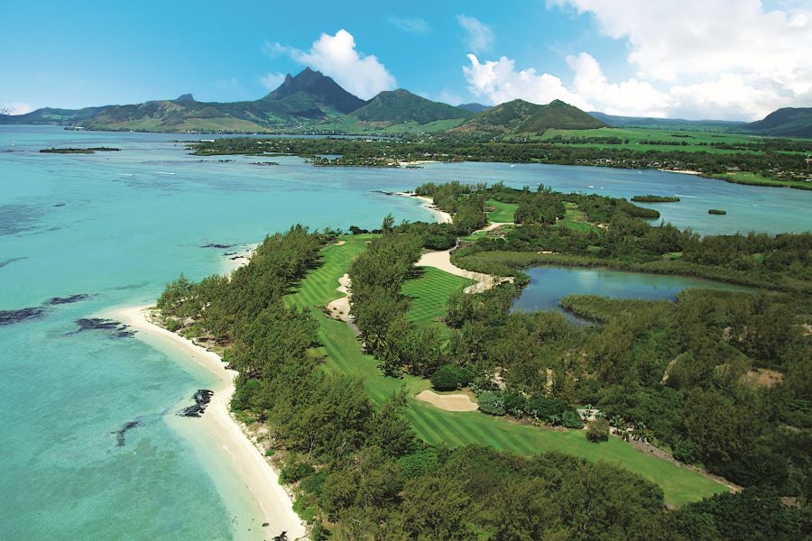 Turquoise water and whit sand wrapping around Ile aux Cerfs Golf Club