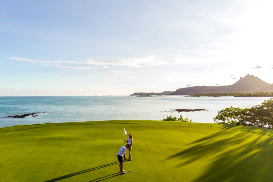 Indian Ocean in the background at Ile aux Cerfs Golf Club