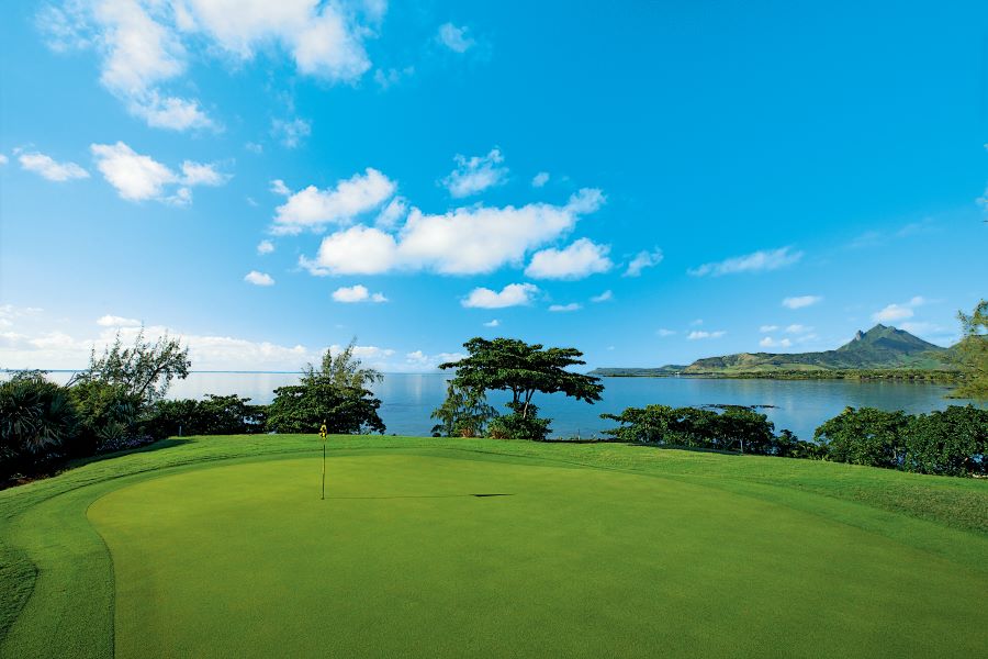 Blue sky with white clouds overlooking the putting green at Ile aux Cerfs Golf Club