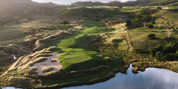 La Reserve Golf Links in Mauritius by blue lake