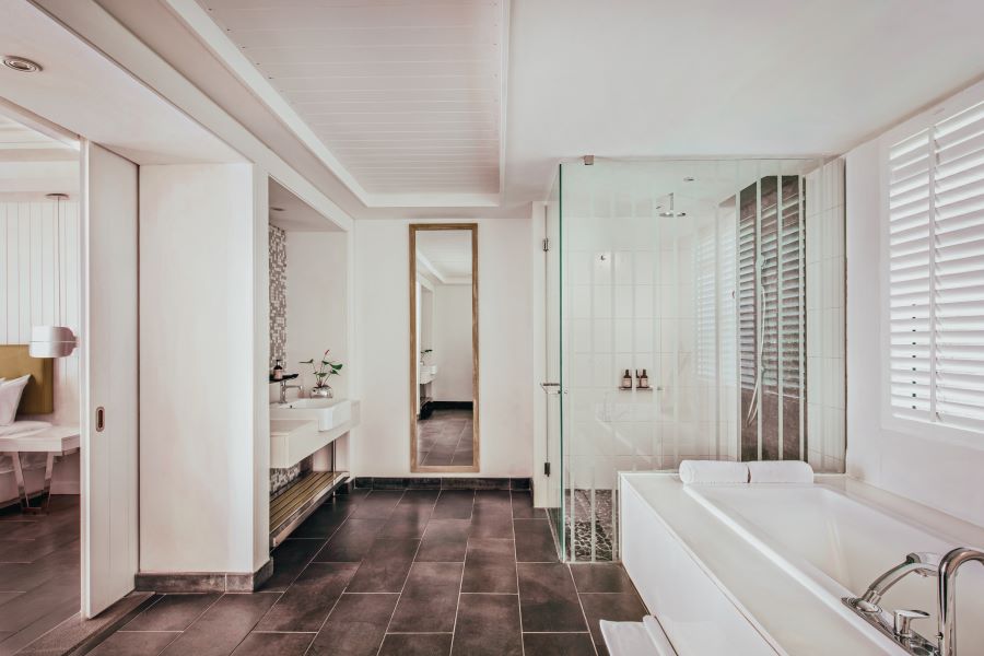 Bathroom with bath tub and sink at Long Beach Mauritius