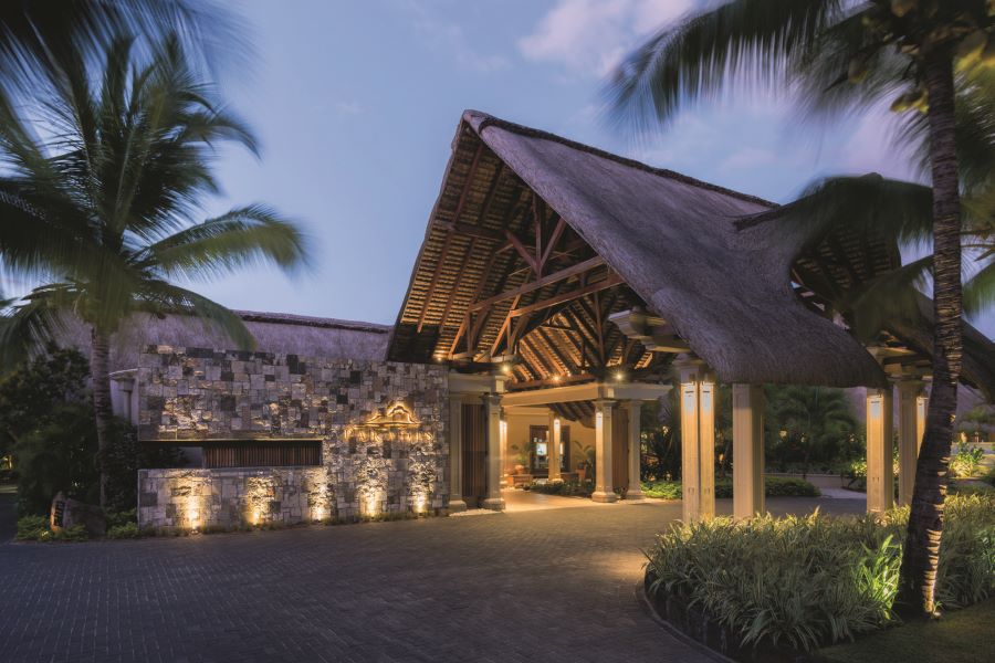 Entrance of Paradis Beachcomber Golf Resort & Spa