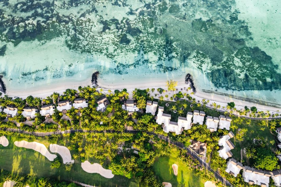 Paradis Beachcomber Golf Resort & Spa with golf course behind and beach in front