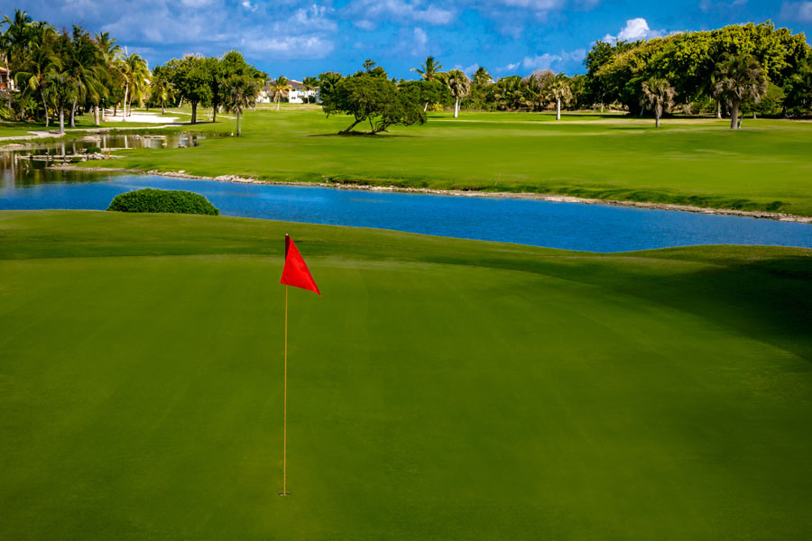 Red flag on putting green at Cocotal Golf