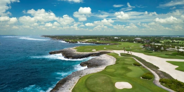 Caribbean Sea to the left of the course at Corales Golf Club