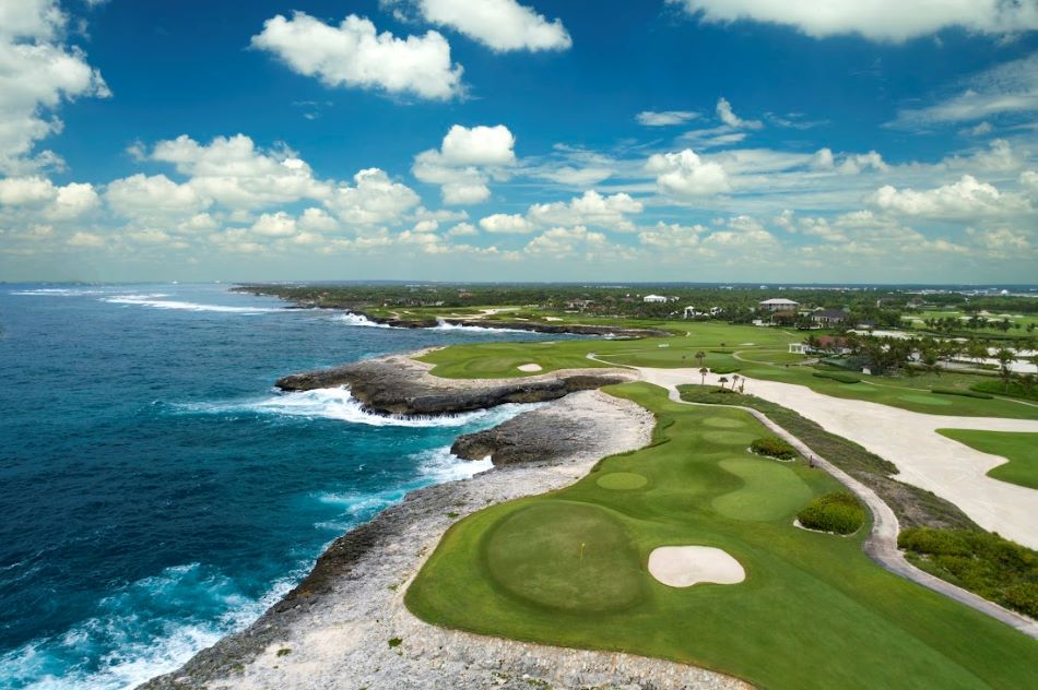 Caribbean Sea to the left of the course at Corales Golf Club